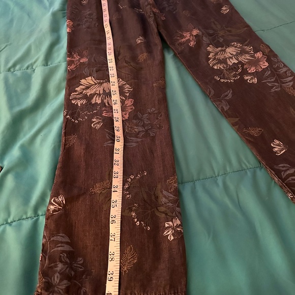 Floral Linen Luv Jeans - Picture 7 of 9